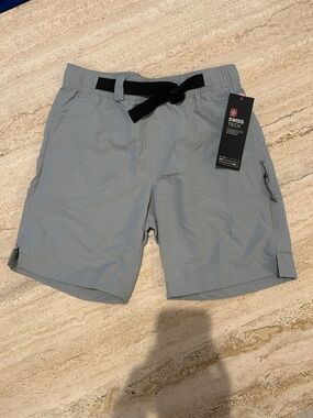 NWT 🆕 Swiss Tech Men’s shorts with black belt size S